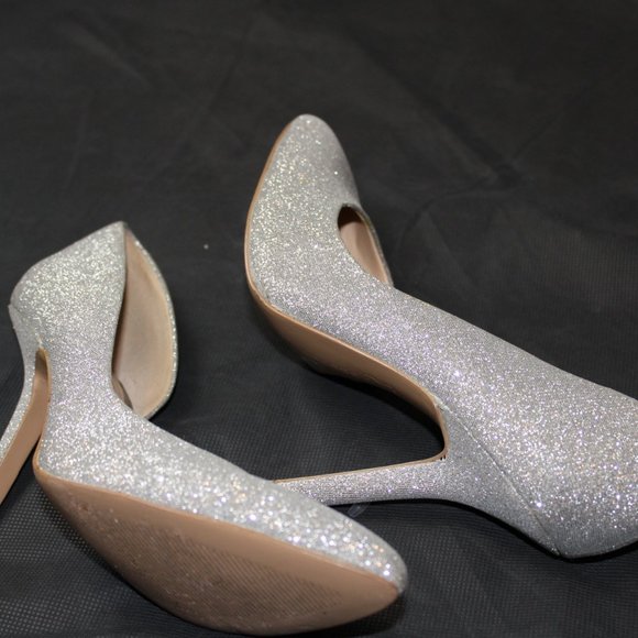 BCBGeneration Silver Heel Size 7.5 - Picture 3 of 8